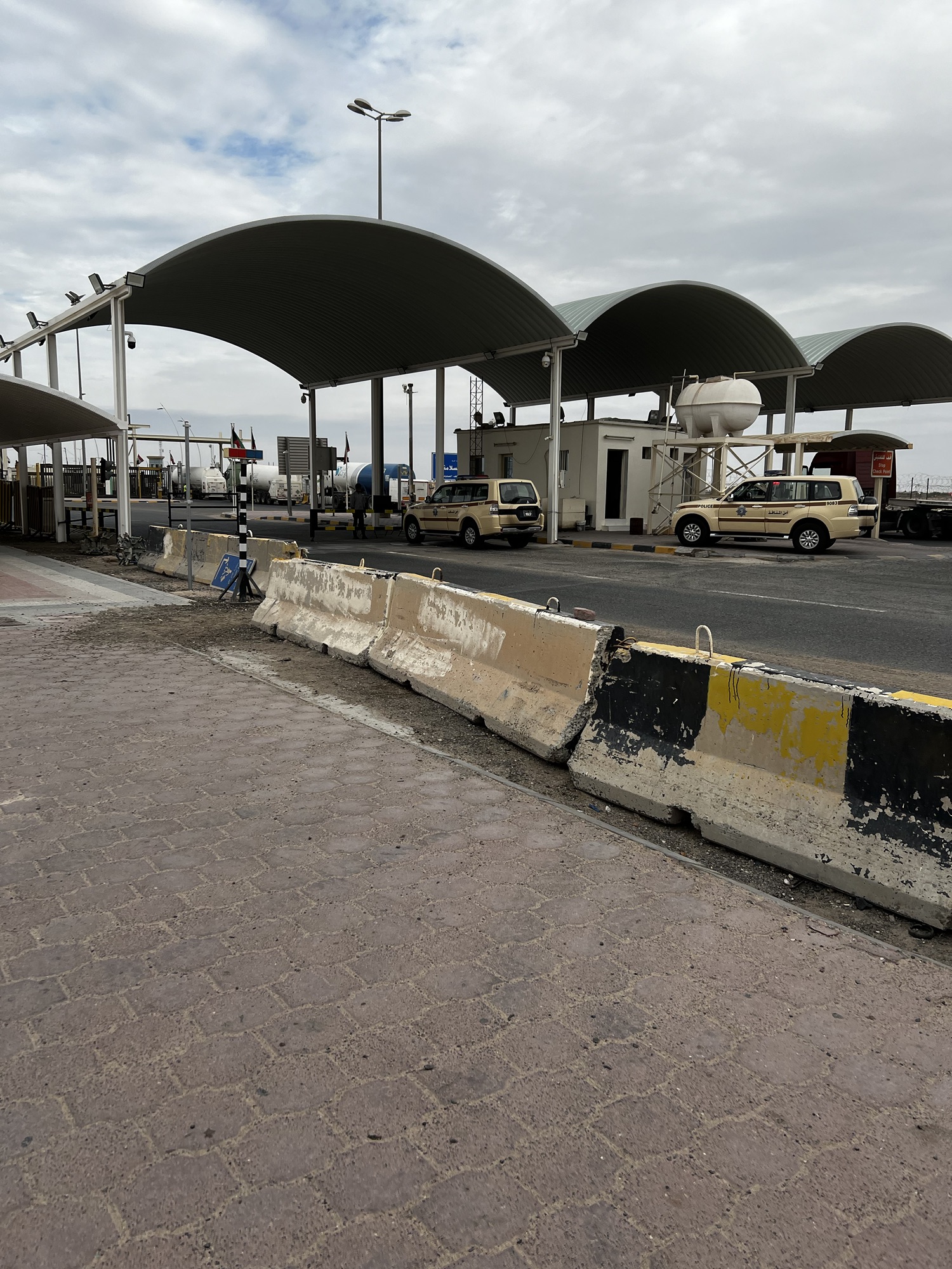 Crossing the Iraq-Kuwait Border: A Complete Guide (2026)